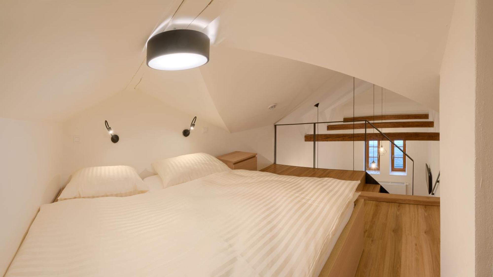 2. Na Fare Mezonet Apartment *